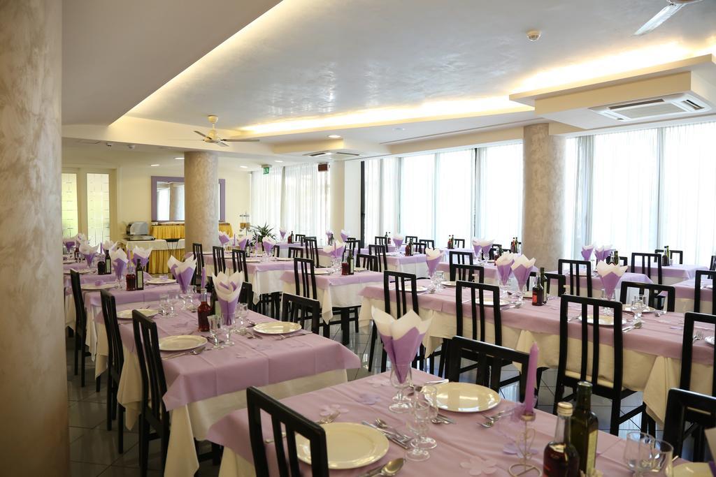 Hotel Ambra Cesenatico Exterior photo