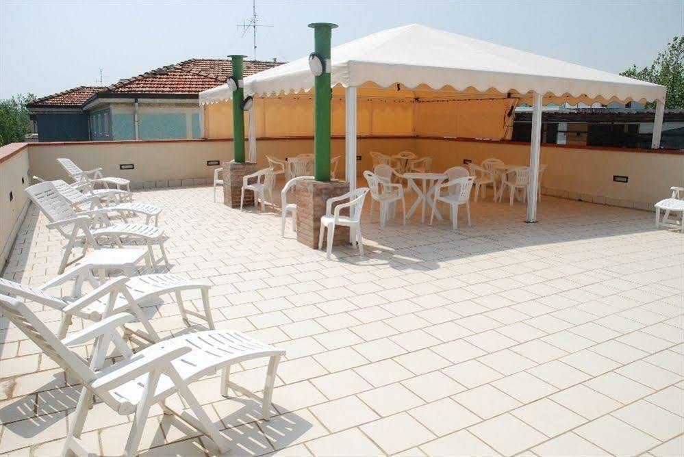 Hotel Ambra Cesenatico Exterior photo
